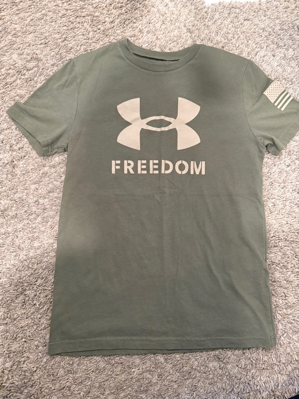 Under Armour Olive Green 'Freedom' Logo Tee medium boys